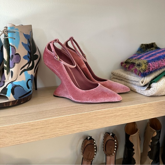 🌟SOLD🌟 Salvatore Ferragamo Pink Pumps - Picture 3 of 7